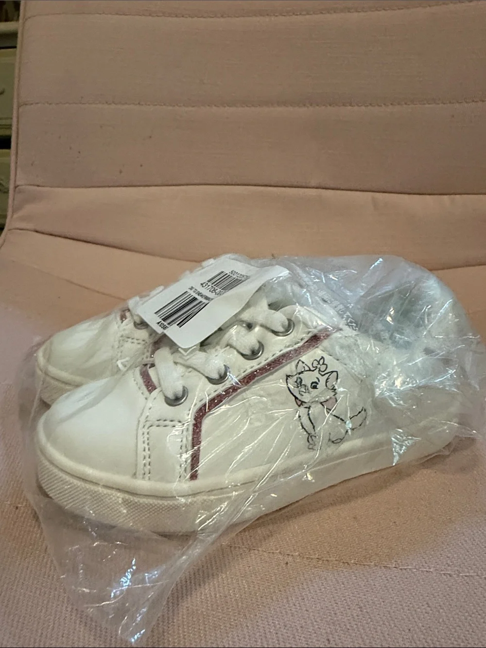 GAP Kids White Sneakers 👟 size 8